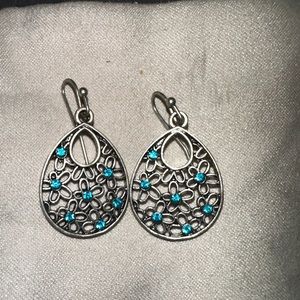 Blue floral dangling earrings